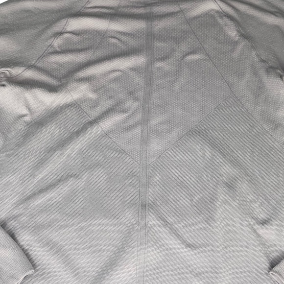 Athleta Speedlight Top in Light Lilac Sz. Medium - Picture 3 of 8